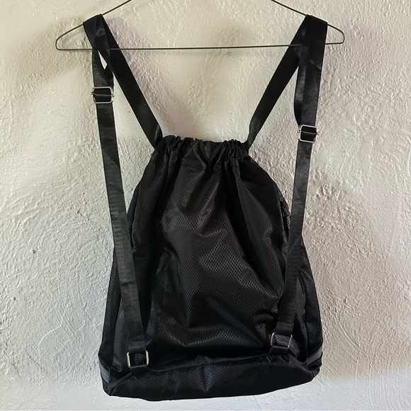 ⭐️Black Drawstring Backpack/Daypack⭐️ - Picture 2 of 6